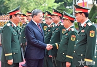 越共中央总书记苏林：关心建设全面强大的第一军区武装力量